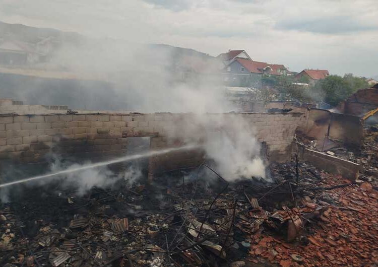 Пожарот во Ново Село е целосно ликвидиран, екипа од пожарникари вечерва останува на местото