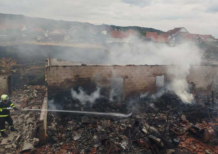 Пожарот во Ново Село е целосно ликвидиран, екипа од пожарникари вечерва останува на местото