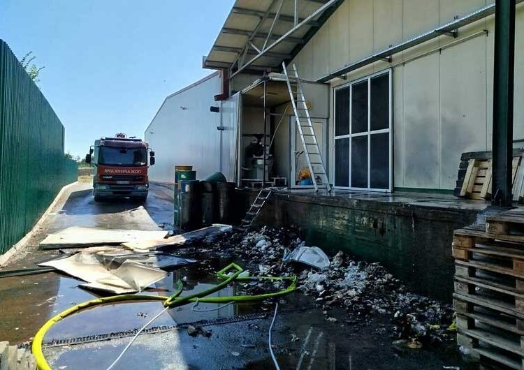 Пожар во Колешино – опожарена помошна просторија во производствен погон