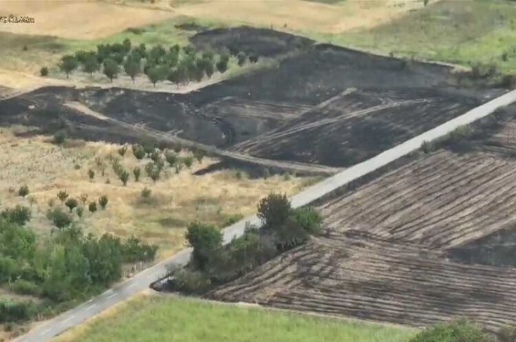 ЦУК: Пожарите над Бадилен и кај Вељуса се изгаснати, но пожарникари и полицајци го контролираат теренот