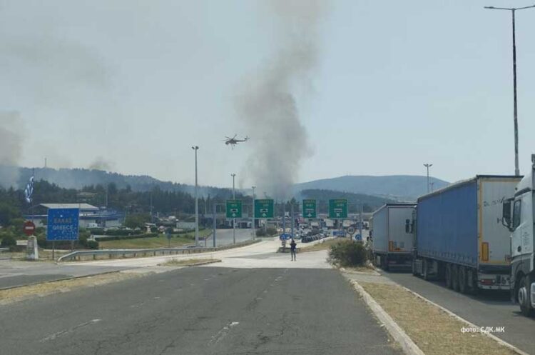 Затворен граничниот премин „Богородица“ поради пожар од грчка страна