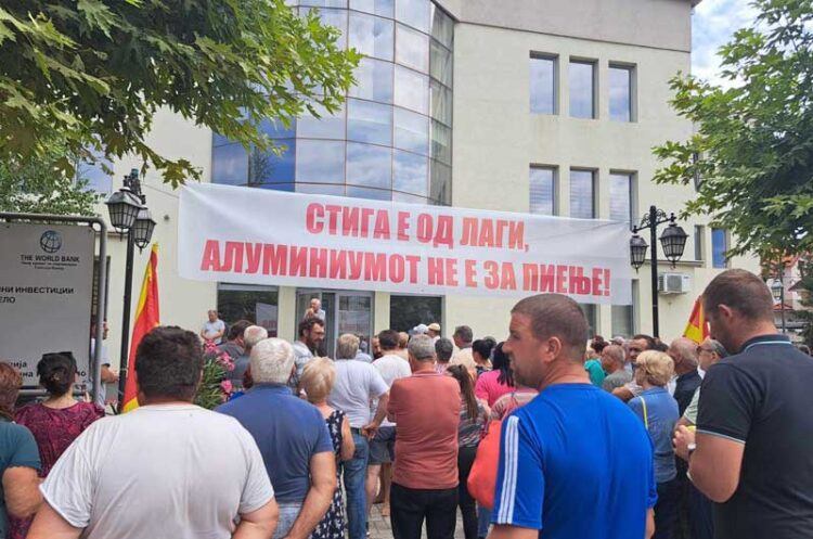 „Алуминиумот не е за пиење!” – Протест на екологистите за изградбата на „Топилница за алуминиум“ во општина Ново Село