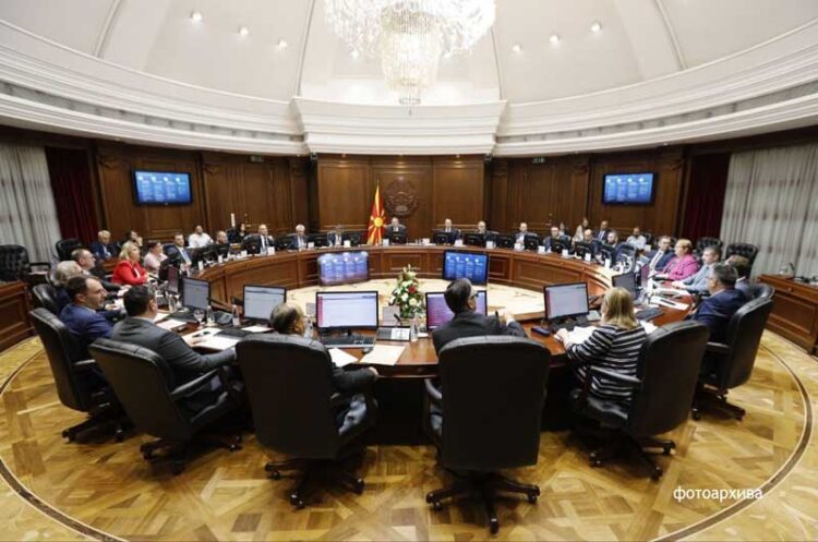 Владата донесе одлука за кризна состојба поради пожарите низ цела држава