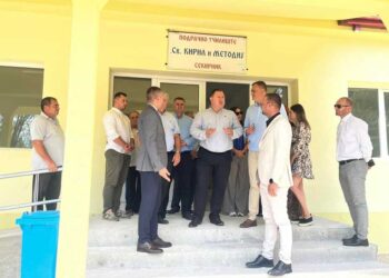 Министерот за локална самоуправа Златко Перински го посети реновираното училиште во Секирник
