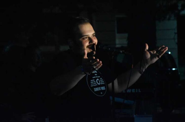 Струмичани ја имаа привилегијата премиерно да ги слушнат и да уживаат во изведбите на новите песни од првиот албум на Иван Кукиќ