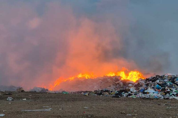 Гореше депонијата кај Ново Село – интервенираа струмичките пожарникари