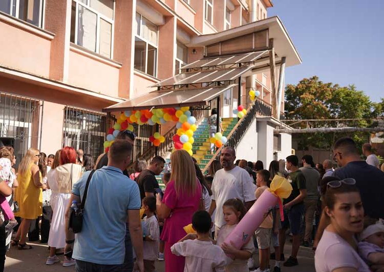 Во општина Струмица 451 прваче зачекорија во основното образование – 417 нови средношколци во двете средни училишта