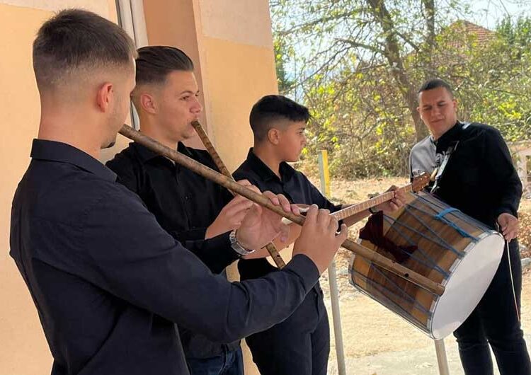Во Штука отворена Школа за изучување на традиционални македонски музички инструменти