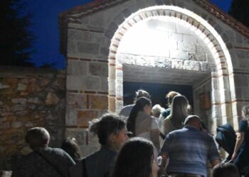 Многу народ од денеска попладне го посетува Манастирот во Вељуса – утре е Рождество на Пресвета Богородица