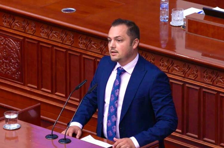 Пратеникот Цеков прашува дали градоначалникот на Струмица аплицирал да добие финансиски средства за изградба на новиот пазар