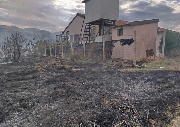 Избувнал пожар кај браната Водоча – спречено е пожарот да зафати и викендици