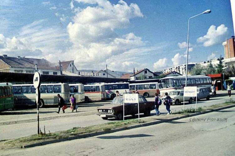 Струмичанецот Ацо Ѓоргиев по денешното воведување на јавен превоз во Струмица, преку хумор потсети на едни минати времиња