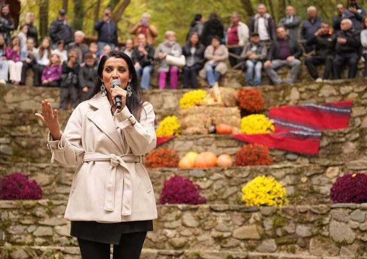 ФОТО: Над Смолари се одржа манифестацијата „Костенијада 2024“ – наоколу мирис на печен костен