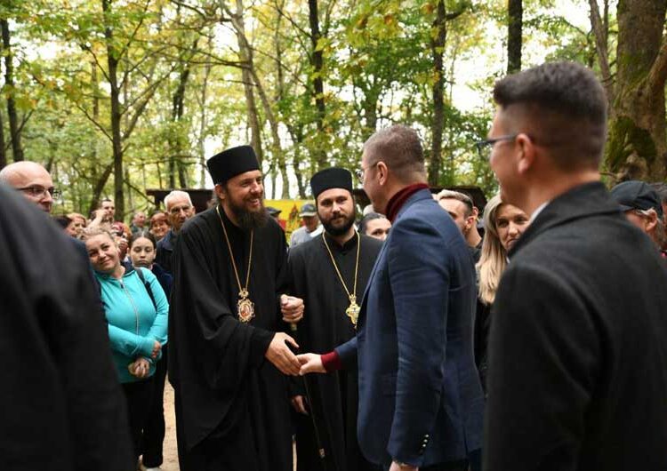 ФОТО: Над Смолари се одржа манифестацијата „Костенијада 2024“ – наоколу мирис на печен костен