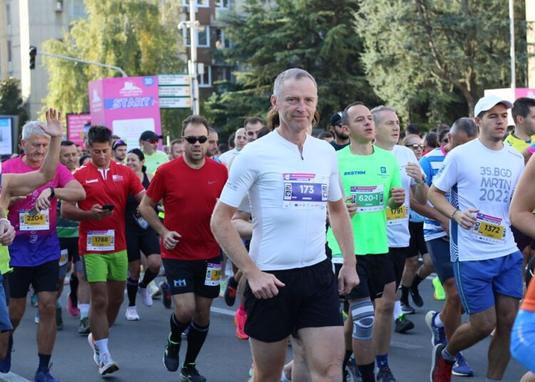 Рекордни 13.400 учесници на скопските улици: Заврши јубилејното 20-то издание на Виз Ер Скопски маратон