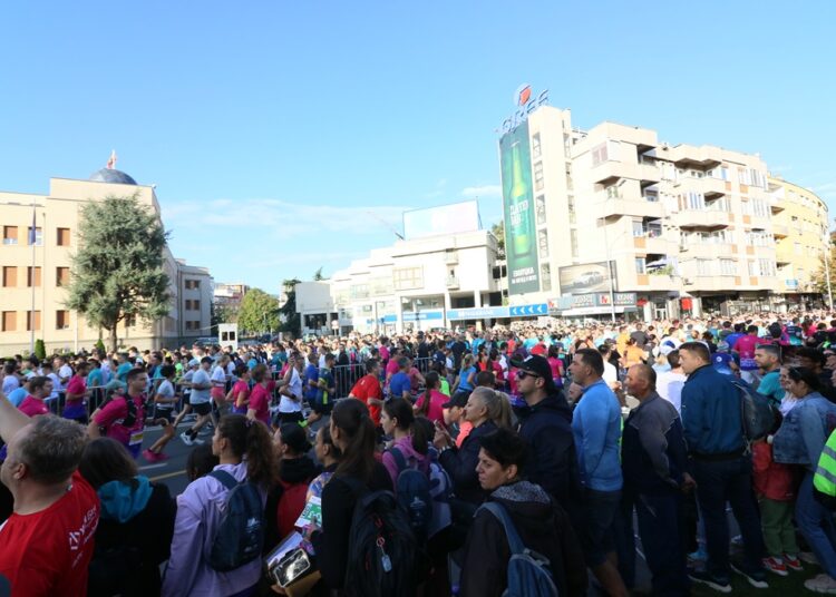 Рекордни 13.400 учесници на скопските улици: Заврши јубилејното 20-то издание на Виз Ер Скопски маратон