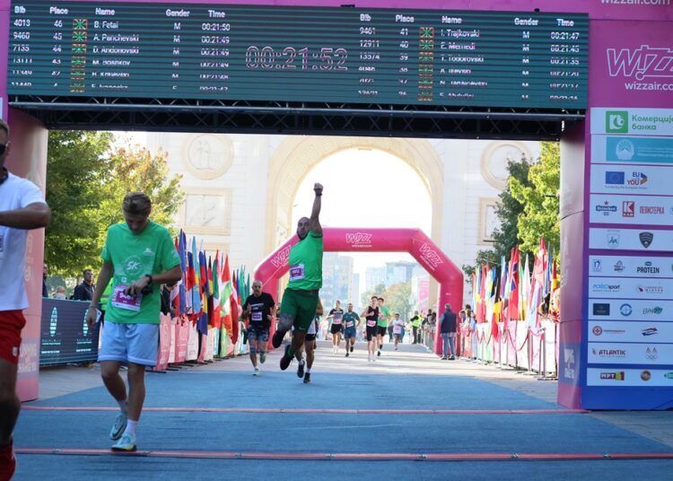 Рекордни 13.400 учесници на скопските улици: Заврши јубилејното 20-то издание на Виз Ер Скопски маратон