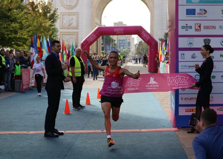 Рекордни 13.400 учесници на скопските улици: Заврши јубилејното 20-то издание на Виз Ер Скопски маратон