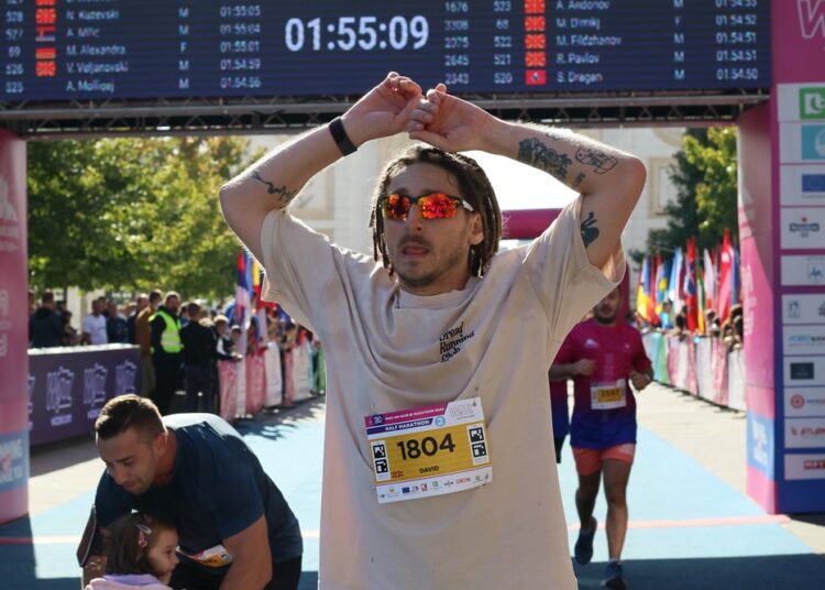 Рекордни 13.400 учесници на скопските улици: Заврши јубилејното 20-то издание на Виз Ер Скопски маратон