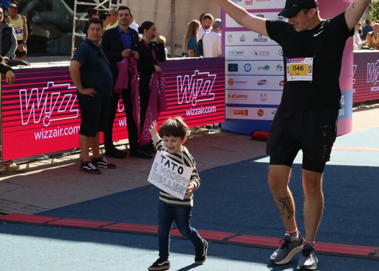 Рекордни 13.400 учесници на скопските улици: Заврши јубилејното 20-то издание на Виз Ер Скопски маратон