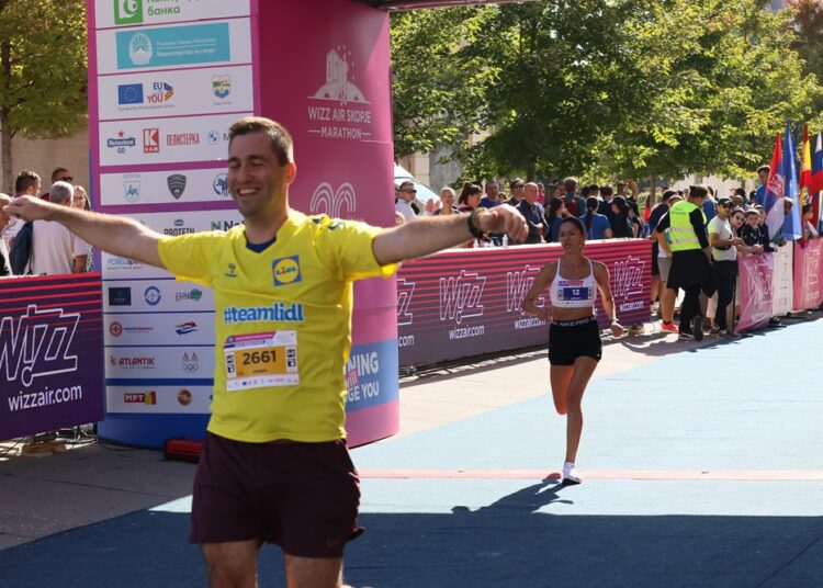 Рекордни 13.400 учесници на скопските улици: Заврши јубилејното 20-то издание на Виз Ер Скопски маратон