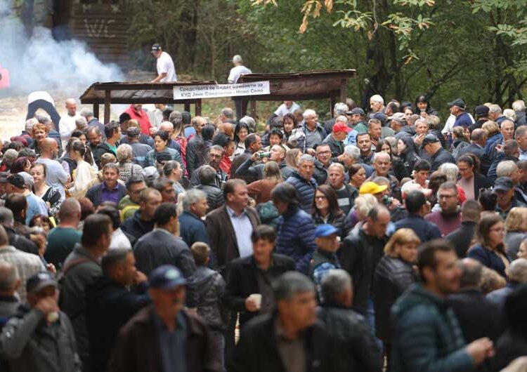 ФОТО: Над Смолари се одржа манифестацијата „Костенијада 2024“ – наоколу мирис на печен костен