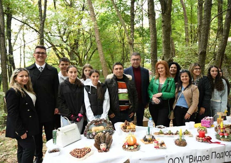 ФОТО: Над Смолари се одржа манифестацијата „Костенијада 2024“ – наоколу мирис на печен костен