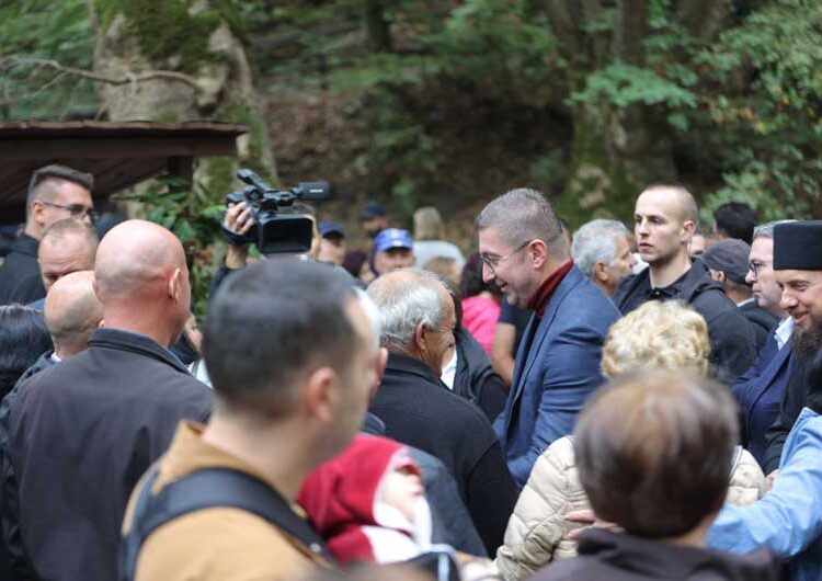 ФОТО: Над Смолари се одржа манифестацијата „Костенијада 2024“ – наоколу мирис на печен костен