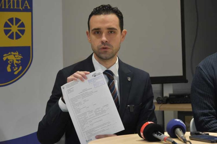 Градоначалникот на Струмица го покажа решението на АХВ со кое се укина забраната за користење на водата за пиење