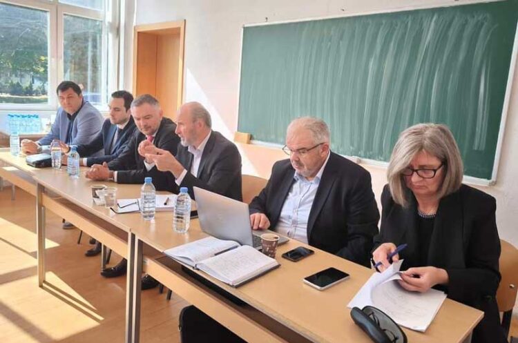 Одржан состанок со стопанственици од струмичко во врска со настанатите проблеми при реконструкција на патот Струмица – Дабиле