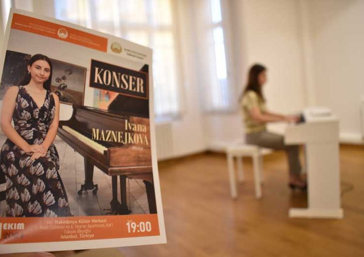 Младата струмичанка Ивана Мазнејкова одржа концерт во Истанбул