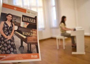 Младата струмичанка Ивана Мазнејкова одржа концерт во Истанбул