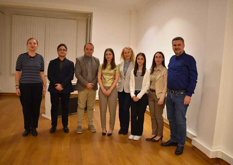 Младата струмичанка Ивана Мазнејкова одржа концерт во Истанбул