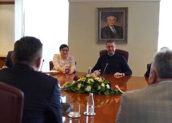 Мицкоски: Платите на наставниците и професорите се зголемуваат за 5% со октомвриската плата, до крајот на мандатот ќе пораснат за 46%