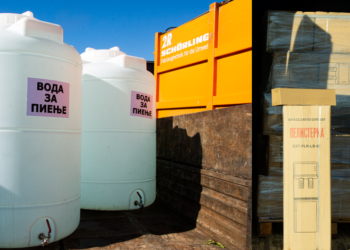 Комуналец обезбеди канистри со вода за пиење — еве каде ќе бидат поставени
