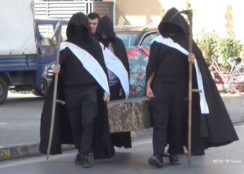 ТЕЛМА: Симболичен погреб пред зградата на Општина Ново Село поради отворање на индустриски објекти