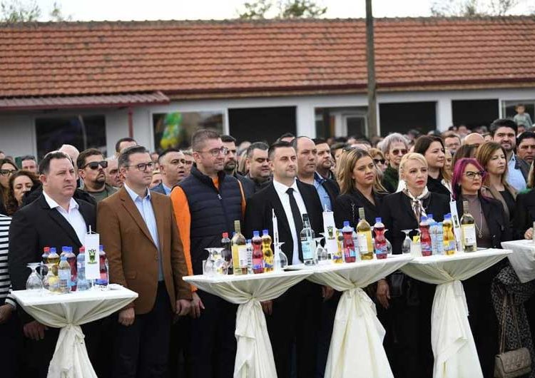 Премиерот Христијан Мицкоски беше во Градашорци на традиционалната манифестација „Празијада 2024“