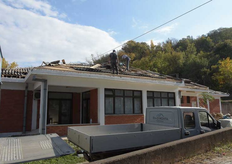 „Комуналец“ почна со реконструкција на кровот на Градската капела