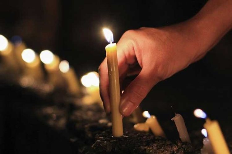 Православните христијани денеска ја одбележуваат Митровденската задушница