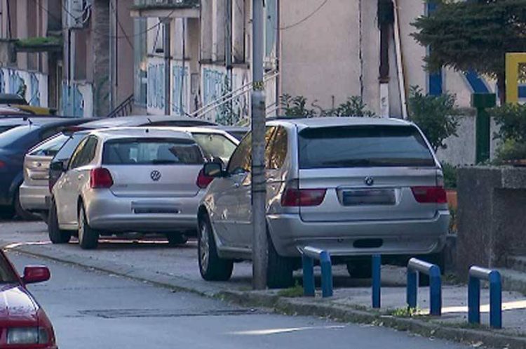 Не паркирајте ги возилата на тротоарите – полицијата презема акција за отстранување и санкционирање
