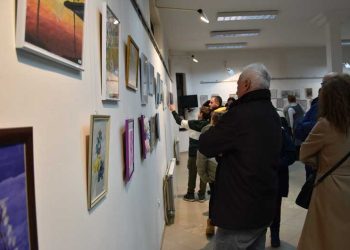 Во струмичкиот Музеј поставена хуманитарна детска изложба – посетителите купуваа слики создадени од деца