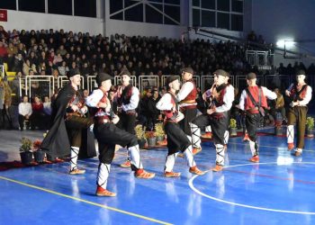 Играорците на КУД „Браќа Минкови“ се разиграа во спортската сала – се запеа и македонска песна