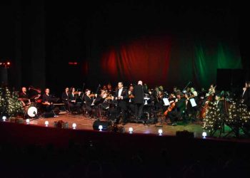 Час и половина струмичката публика ја почувствува новогодишната магија и преку звуците на Врачанскиот Симфониски оркестар