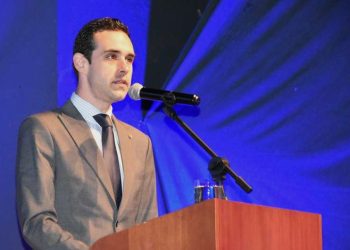 Костадинов: Стана непишано правило да не ги сакаме успешните луѓе и да се апстрахираме од оние кои во лице ни ја кажуваат вистината