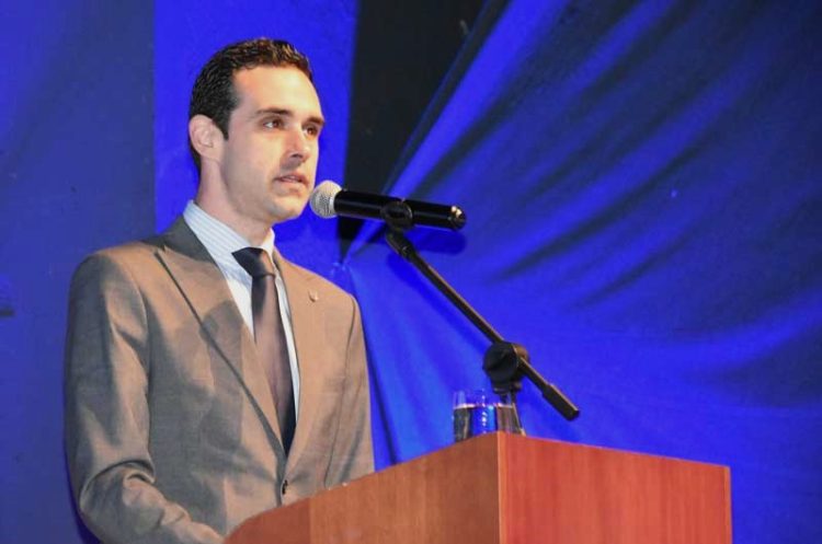 Костадинов: Стана непишано правило да не ги сакаме успешните луѓе и да се апстрахираме од оние кои во лице ни ја кажуваат вистината