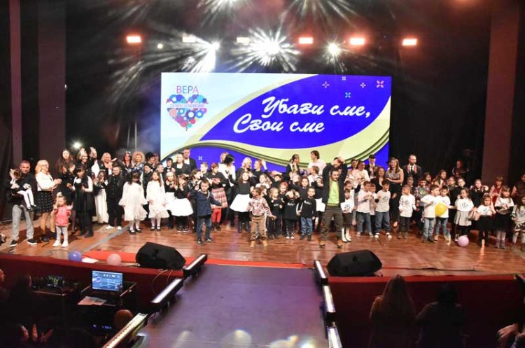 И годинава пак беа убави, во свој стил на модната писта – „Убави сме, свои сме 2024“