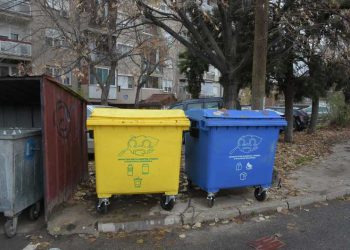Од „Комуналец“ реагираат на фрлање секаков вид отпад во селектираните контејнери за ПЕТ пластика и во оние за хартија