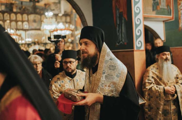 Честица од моштите на Св. Великомаченик Димитриј Солунски на поклонение во црквата „Св. Петнаесет“