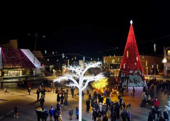 Новогодишната бајка во Струмица почна – светна празничното украсување на градот