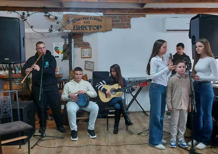 Традиционален Божиќен ручок во Етно ресторанот „Кај Виктор“ во Босилово